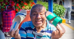 Lince: Adultos mayores impulsan con éxito sus emprendimientos en zapatería, bisutería, tejidos y más en feria distrital