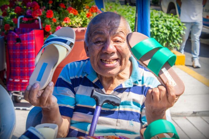 Lince: Adultos mayores impulsan con éxito sus emprendimientos en zapatería, bisutería, tejidos y más en feria distrital