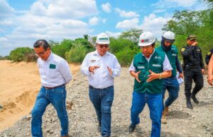 MINISTRO VLADIMIR CUNO SUPERVISÓ TRABAJOS DE LIMPIEZA Y DESCOLMATACIÓN EN CAUCES DE RÍOS Y QUEBRADAS DE PIURA