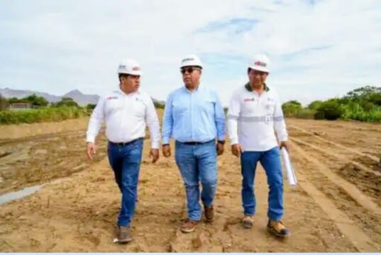 Gobierno limpia y descolmata río Zaña