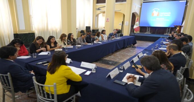 Defensor del Pueblo recibió a ministra Lesly Shica y respaldó acciones para garantizar entrega de alimentos del Programa de Alimentación Escolar 2026