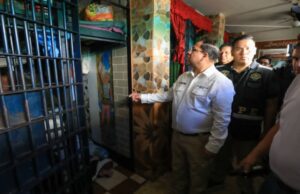 Ministro Martínez lidera operativo de requisa en pabellón de máxima seguridad del penal de Ica