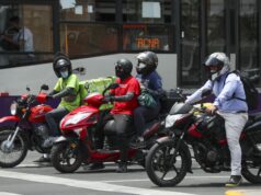 Ejecutivo anuncia drásticas multas para motociclistas, prohiben viajar dos personas en moto