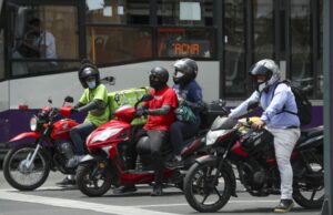 Ejecutivo anuncia drásticas multas para motociclistas, prohiben viajar dos personas en moto