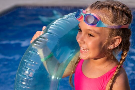 Errores comunes en verano que afectan la salud visual del niño
