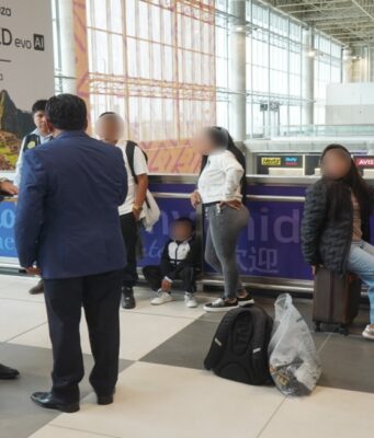 Migraciones y la PNP detectan que una familia intentaba salir del país con pasajes comprados con tarjeta de crédito clonada