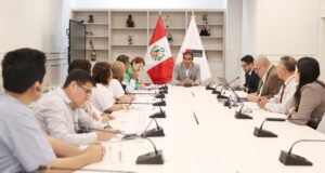 Ministro Óscar Fernández impulsa diálogo con sindicatos de EsSalud