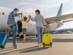 Seguridad y bienestar: recomendaciones para adultos que viajan al exterior