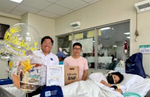 Biblioteca Nacional del Perú entrega canastas de libros a los primeros bebés del 2026