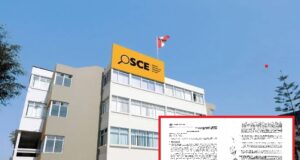 Abogada presenta prueba de documentos notariales