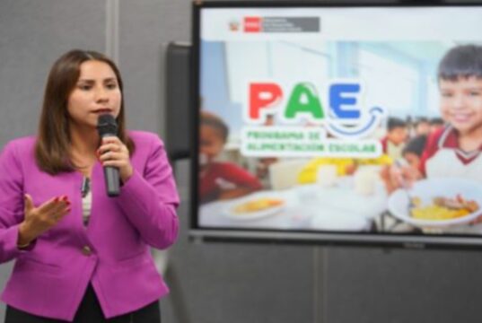 Algo huele mal en Programa de Alimentación Escolar. Señalan que convocatoria para el 2026 es un fracaso y piden renuncia de directora en exQaliwarma