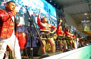 Pintura Roja y Los Shapis deleitaron a fans en primer concierto del año