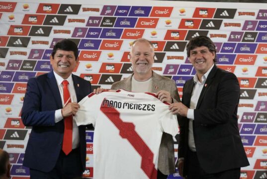Brasileño Mano Menezes fue presentado de forma oficial como técnico de la Selección Peruana