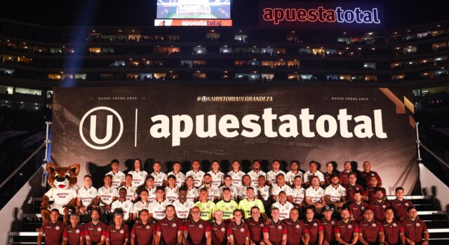Universitario de Deportes presentó a su plantel de la temporada 2026 en la «Noche Crema»