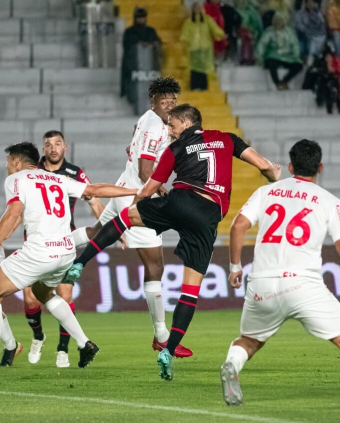 Melgar debutó con triunfo al ganarle a Cienciano 2-0 en el «Clásico del Sur»