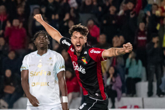 Melgar derrotó a Macará de Ecuador 2-1 en la «Tarde Rojinegra» realizada en Arequipa