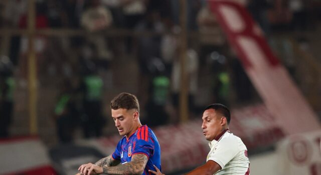 Universitario goleó a la Universidad de Chile por 3-0 con tantos de Pérez-Guedes, Valera y Rivera