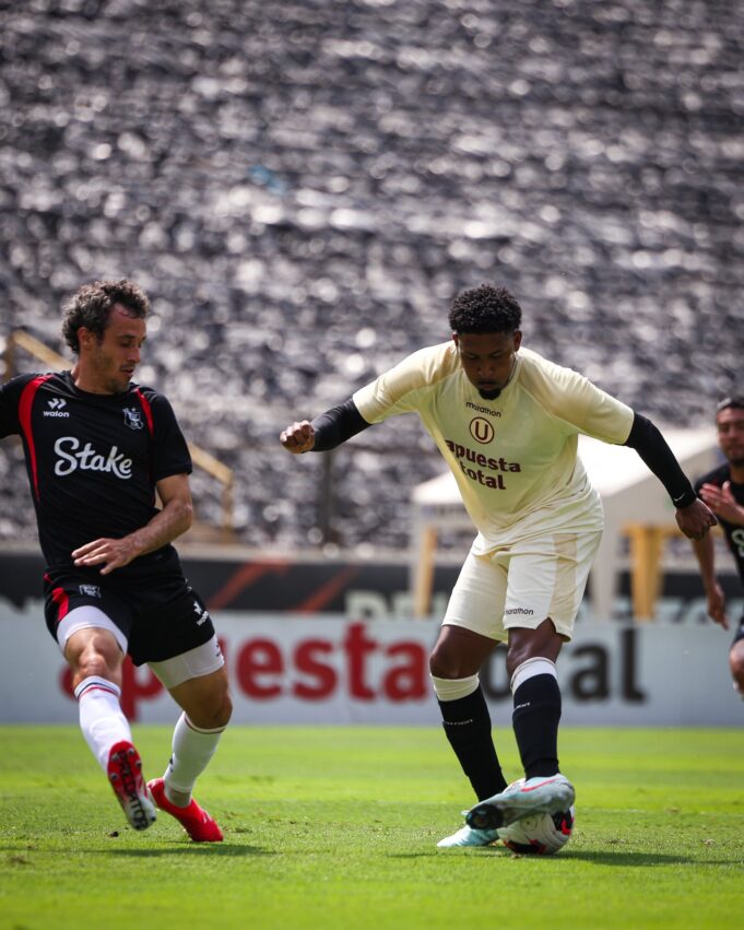 Universitario y Melgar jugaron dos amistosos en el Estadio Monumental de Ate