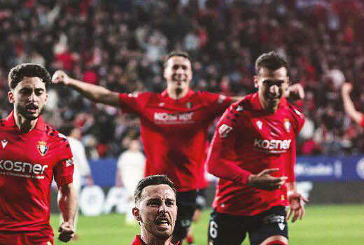 Real Madrid cayó en su visita a Osasuna 2-1 y puede ceder la punta si gana Barcelona a Levante