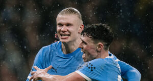 Manchester City goleó al Fulham 3-0 y quedó a tres puntos del líder Arsenal que juega mañana ante Brentford