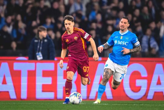 Nápoles se aleja del líder de la Serie «A» Inter de Milán, tras empatar 2-2 con la Roma