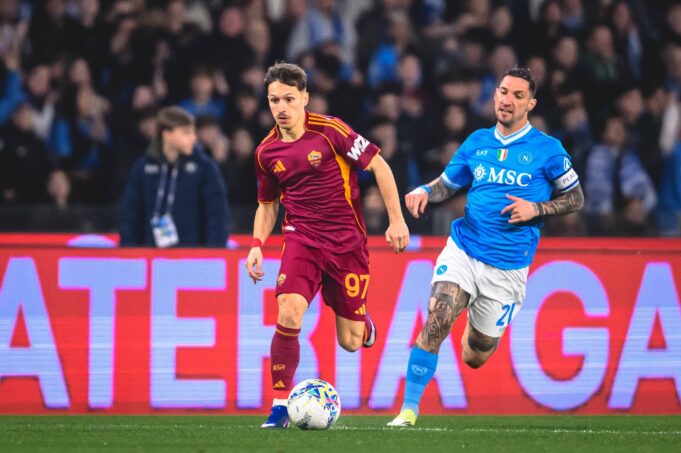 Nápoles se aleja del líder de la Serie «A» Inter de Milán, tras empatar 2-2 con la Roma