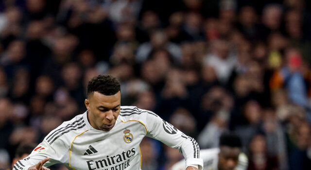 Kylian Mbappé con gol de penal le dio triunfo al Real Madrid sobre el Rayo Vallecano 2-1