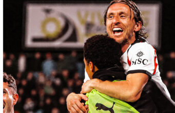 A.C. Milán venció a Pisa 2-1 y mete presión al líder Inter acercándose a solo cinco puntos