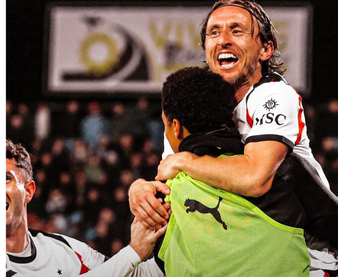 A.C. Milán venció a Pisa 2-1 y mete presión al líder Inter acercándose a solo cinco puntos