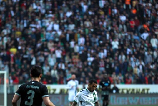 Sergio Peña tuvo buen desempeño en empate de su equipo Sakaryaspor de la Liga 2 de Turquía