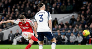 Líder Arsenal goleó al Tottenham 4-1 y le sacó cinco puntos a su escolta Manchester City