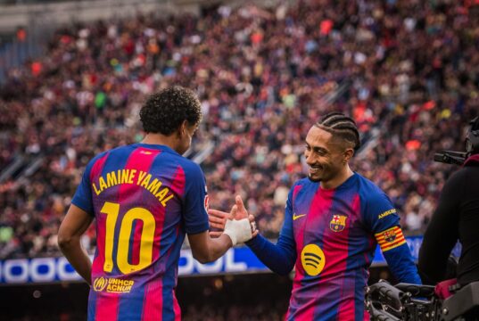 Barcelona goleó al Villarreal 4-1 y sigue líder de la Liga de España con cuatro de ventaja sobre el Madrid