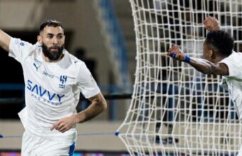 Karim Benzema brilló en su debut en triunfo de Al-Hilal 6-0 a Al-Okhdood al marcar tres goles