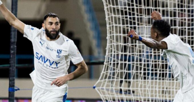 Karim Benzema brilló en su debut en triunfo de Al-Hilal 6-0 a Al-Okhdood al marcar tres goles