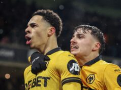 Arsenal dejó dos puntos valiosos al empatar con Wolves 2-2 en partido adelantado de la Premier League