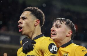 Arsenal dejó dos puntos valiosos al empatar con Wolves 2-2 en partido adelantado de la Premier League