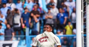 Universitario no pudo mantener ventaja y se dejó empatar por Sportng Cristal 2-2 en el Alberto Gallardo