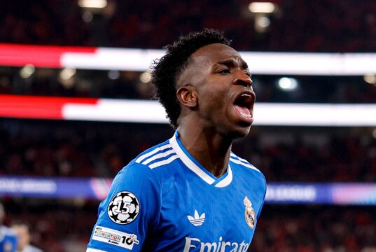 Real Madrid con golazo de Vinicius Jr venció al Benfica 1-0 de visitante en la ida de los playoffs de Champions