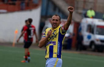 Con tres golazos de Hernán Barcos, FC Cajamarca venció a FBC Melgar 3-1 quitándole el invicto