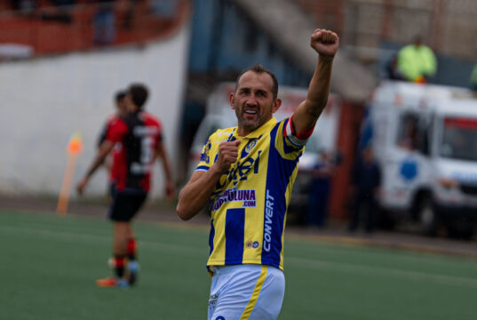 Con tres golazos de Hernán Barcos, FC Cajamarca venció a FBC Melgar 3-1 quitándole el invicto