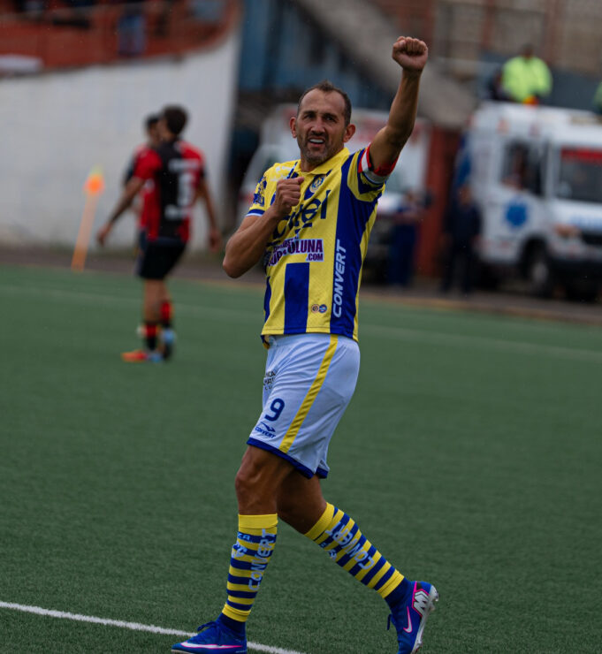 Con tres golazos de Hernán Barcos, FC Cajamarca venció a FBC Melgar 3-1 quitándole el invicto