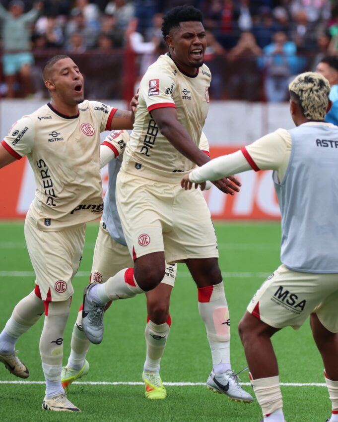 UTC derrotó a Cusco FC 1-0 con gol de penal de Marlon de Jesús y es líder del Apertura