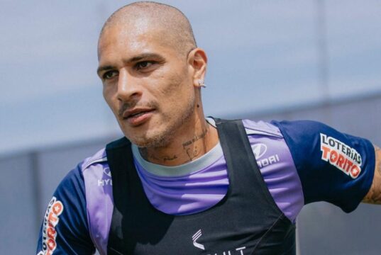 Pablo Guede: «Lo tengo que cuidar a Paolo Guerrero por el tema de su rodilla»