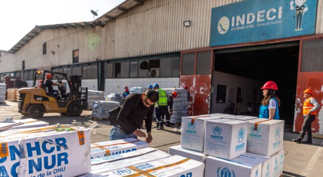 ACNUR dona 45 toneladas de ayuda a INDECI para responder más rápido ante desastres