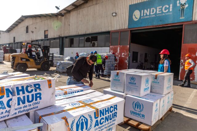 ACNUR dona 45 toneladas de ayuda a INDECI para responder más rápido ante desastres
