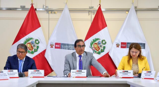 Ministro Óscar Fernández ratifica el compromisodel Estado de consolidar el diálogo tripartito