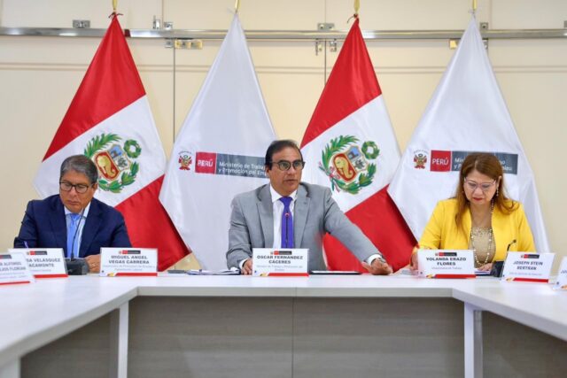 Ministro Óscar Fernández ratifica el compromisodel Estado de consolidar el diálogo tripartito