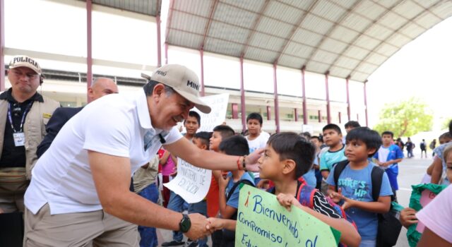 Ministro Jorge Figueroa anuncia una reingeniería en programa de Beca 18