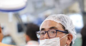 CONOCE LOS SÍNTOMAS Y CÓMO PREVENIR LA DIVERTICULITIS O INFLAMACIÓN DEL INTESTINO