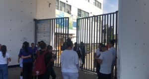 Tras el Regreso del Gobernador Regional Ciro Castillo, Más de 80 Profesores Fueron Retirados sin Aviso y sin su Pago del Mes